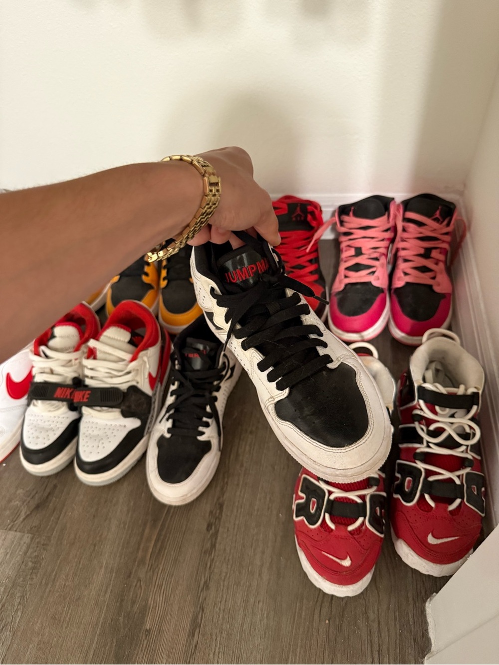 Jordan Kids/women Black, White & Red Mid-Top Sneakers - Picture 2 of 5